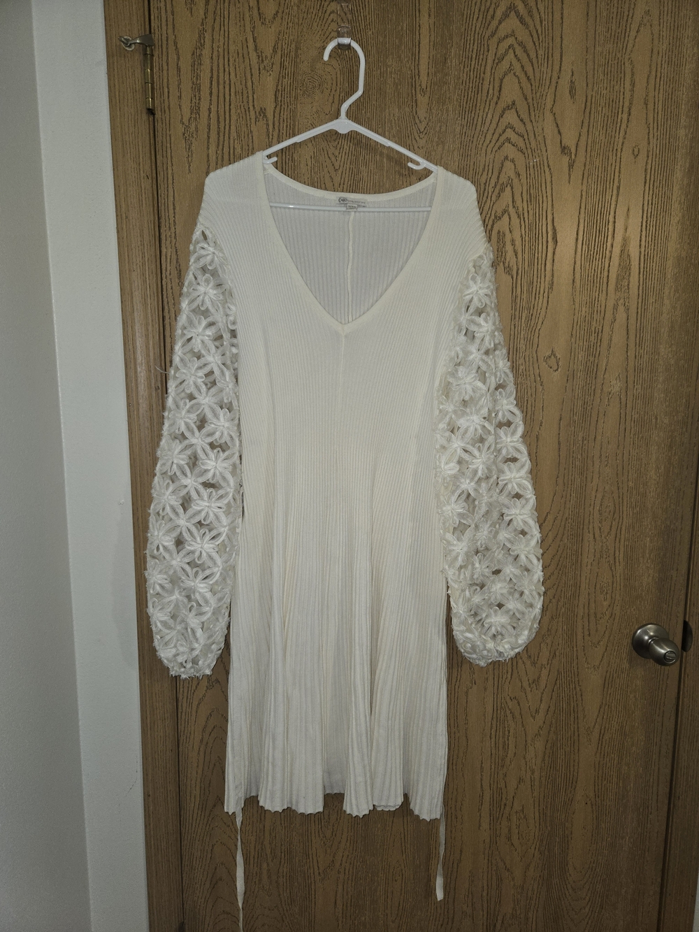 Cato Cream V-Neck Long-Sleeve Dress with Floral Lace Sleeves